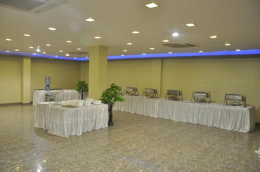 Hotel Vibhav Harsh Váránaszi Kültér fotó
