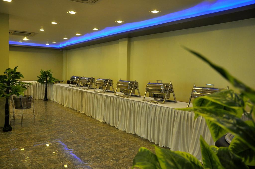 Hotel Vibhav Harsh Váránaszi Kültér fotó