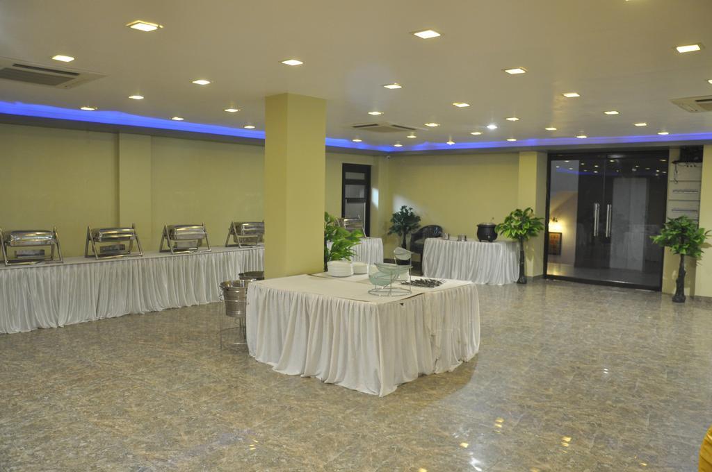 Hotel Vibhav Harsh Váránaszi Kültér fotó
