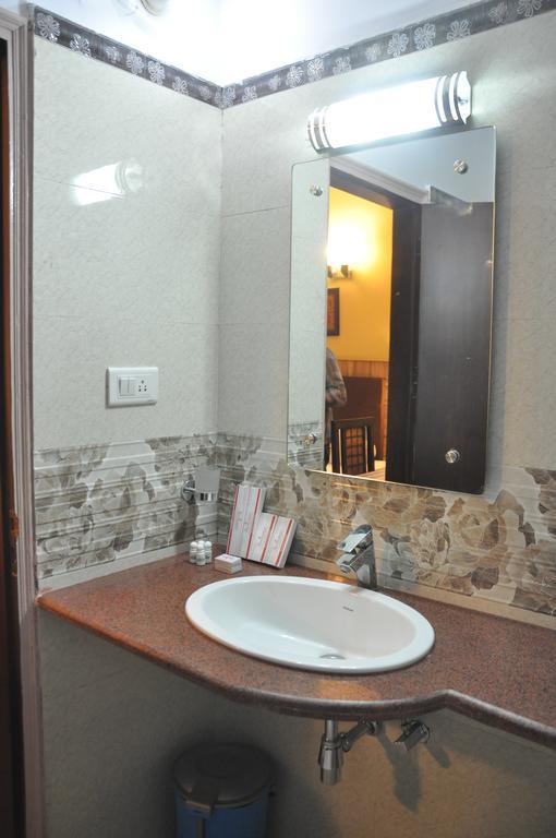 Hotel Vibhav Harsh Váránaszi Kültér fotó