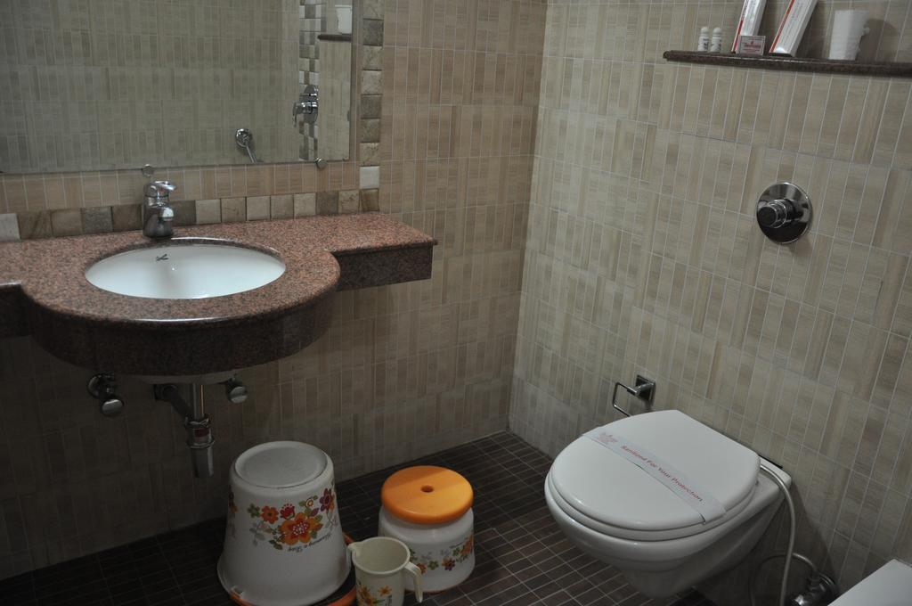 Hotel Vibhav Harsh Váránaszi Kültér fotó