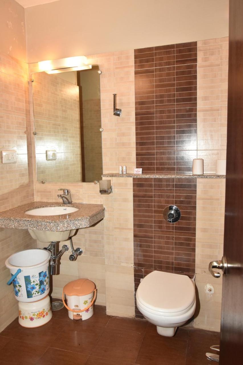 Hotel Vibhav Harsh Váránaszi Kültér fotó