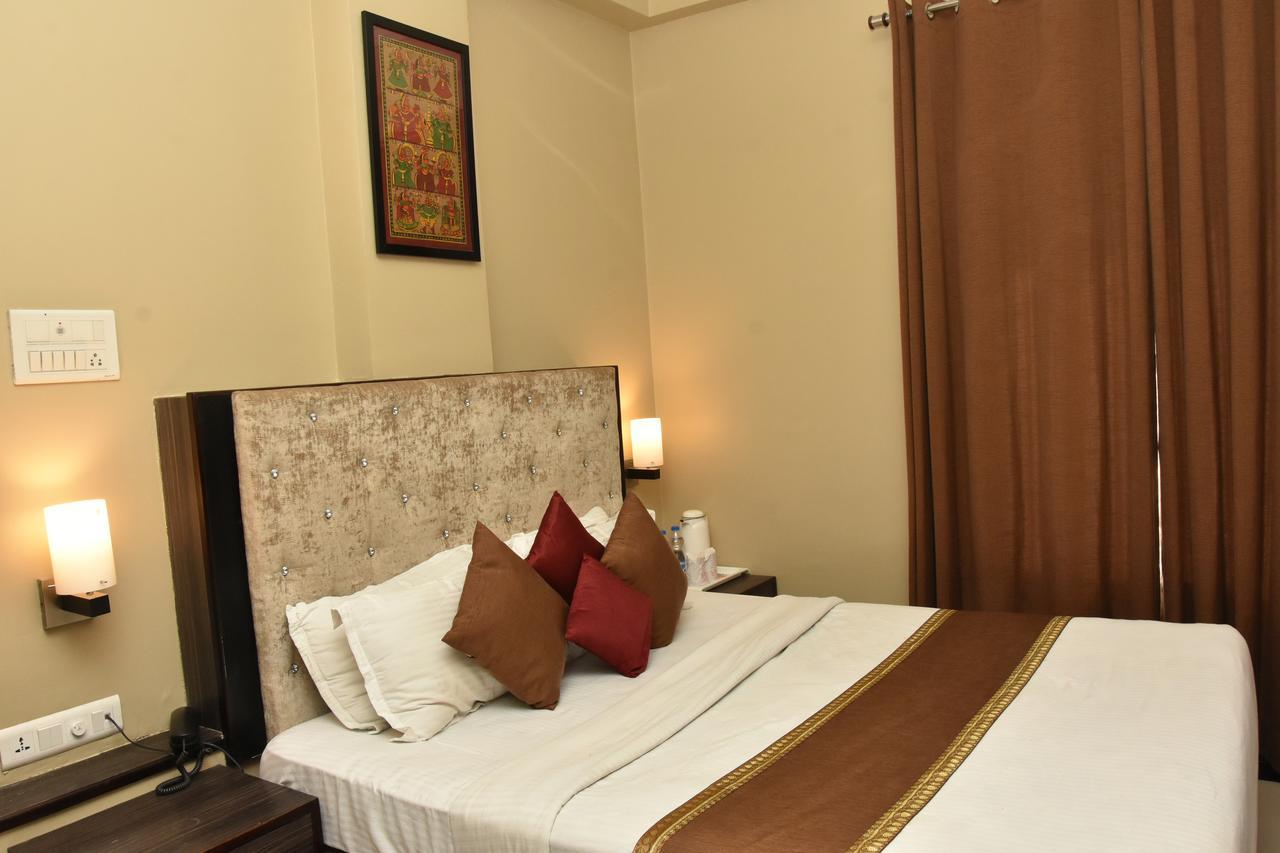 Hotel Vibhav Harsh Váránaszi Kültér fotó