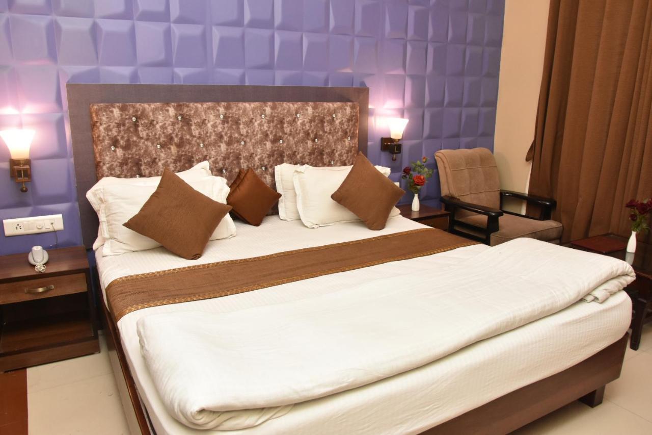 Hotel Vibhav Harsh Váránaszi Kültér fotó