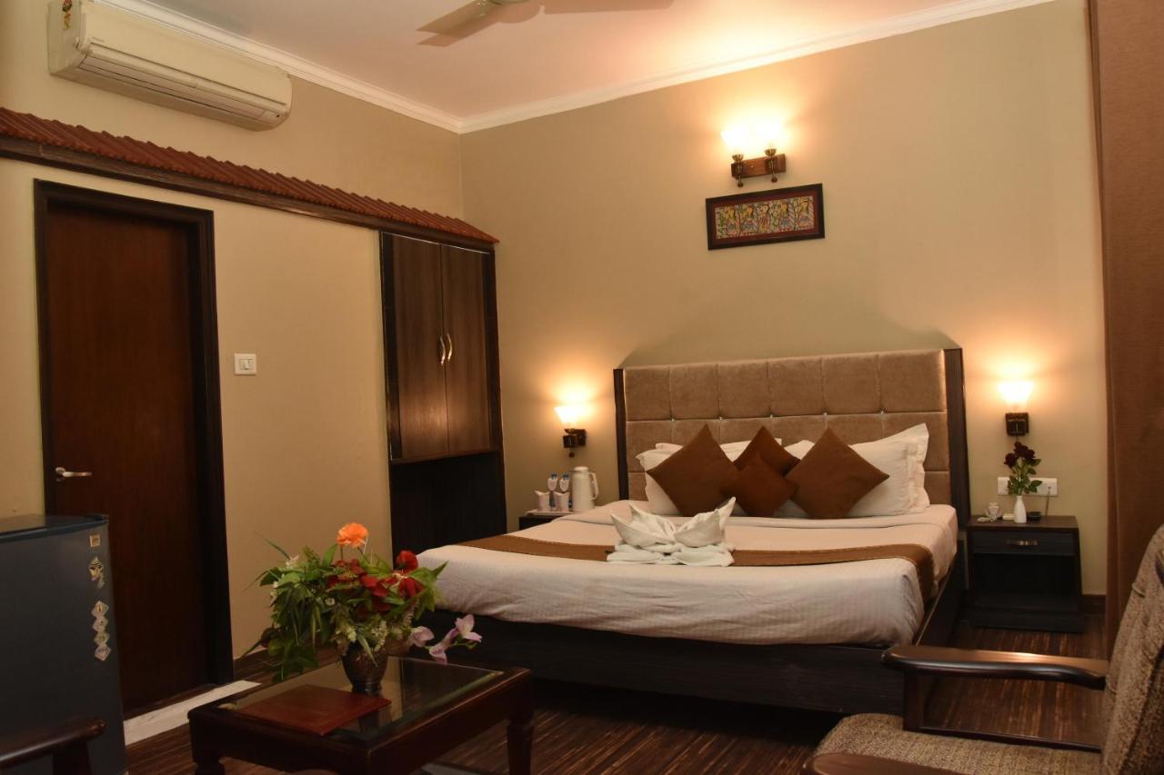 Hotel Vibhav Harsh Váránaszi Kültér fotó