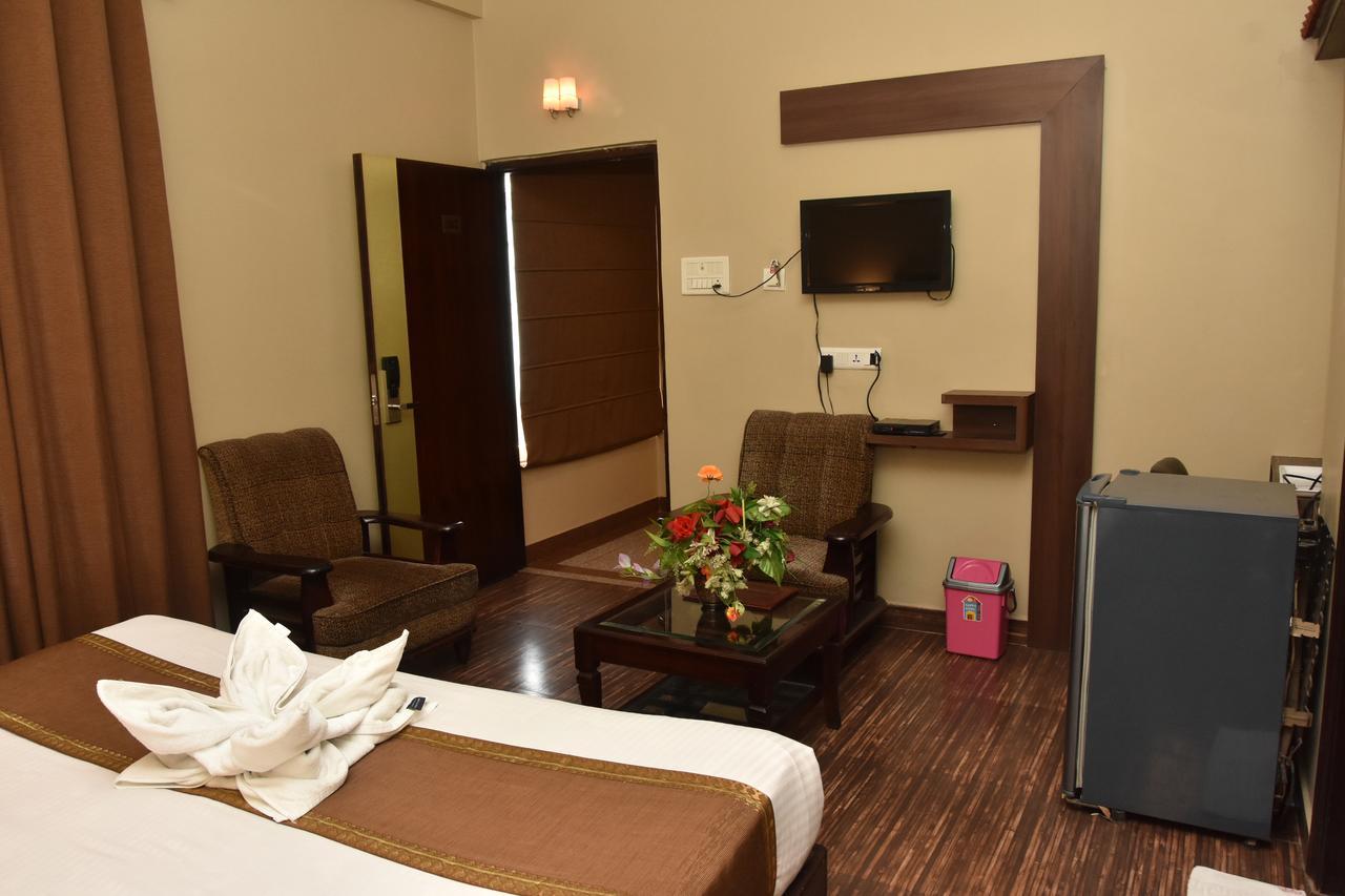 Hotel Vibhav Harsh Váránaszi Kültér fotó